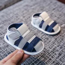 Sandały moda letnie dziewczynki chłopcy sandały urodzone buty niemowlęce swobodny miękki dno bez pośpiechu buty do oddychania preparat 230602