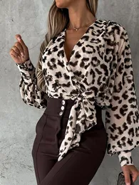 T-shirt New Leopard Print Donna Camicette Chic Primavera Autunno Patchwork dritto Donna Felpe semplici Vneck Laceup Streetwear Blusas