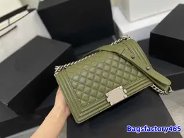 Moda Çantalar Elmas V şekilli çizgili kapitone kare kapak çantaları havyar deri gümüş tonlu donanım zinciri omuz çantası açık sakoche crossbody çanta 25cm