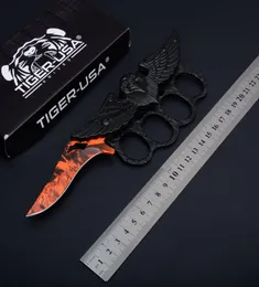 2018 US Tiger Knuckle Duster Tactical Folding Knife Hawk Handle Outdoor Camping Hunting Survival Pocket Knife Utility EDC Tools Co9785814