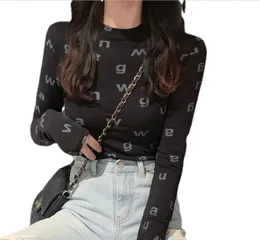 Letter printed long sleeved T-shirt with a stylish bottom layer for women's 2023 new spring and autumn season slim fitting top