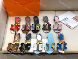 fashion woman beach Luxury designers Sandals slippers Leather Cartoon Big Head Slipper Flat shoes lady sandal Metal Lock sneakers 8060618