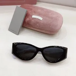 Роскошные солнцезащитные очки для мужчины -женщина унисекс дизайнер Goggle Beach Sun Glasses Retro Маленький рамный дизайн роскошный дизайн UV400 Top Caffence с коробкой