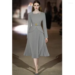 Abiti casual Janeyiren Fashion Catwalk Spring Dress Donna manica lunga con cintura patchwork grigio pieghettato