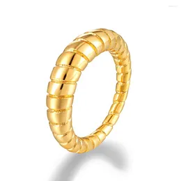 Klusterringar trendiga högkvalitativa rostfritt stål minimalistiska strukturerade geometriska charmuttalande guldfärg ring anillo smycken för kvinnor