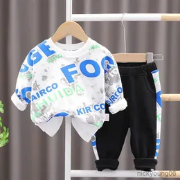 Kläder sätter barn lyxdesigner för barn baby pojke kläder 12 till 18 månaders brev tryckt pullover t-shirts toppar och byxor outfit R231206