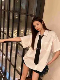 Blusas femininas camisas designer 2023 verão nova letra bordado top moda e exclusivo contorno branco camisa casaco VSKI
