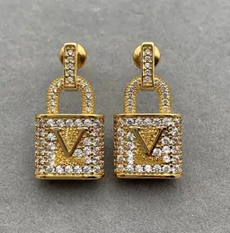 Designer di orecchini a bottone in oro di lusso per le donne orecchini di chiusura tempestati di diamanti da donna gioielli personalizzati di alta qualità