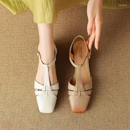 Sandálias 2023 verão Baotou feminino salto médio trançado sapatos ocos bico quadrado grosso damasco romano respirável