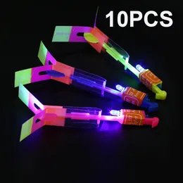 LED Light Lights 10pcs في الهواء الطلق Rocket Rocket Flash Night Kids Luminous Slings Toys تألق مروحية مرنة دوارة لعبة 230605