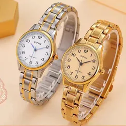 ساعة Wristwatches الكلاسيكية الكبير المرن مرنة الكوارتز زوجين عصري مشاهدة الربيع الفولاذ الفرقة الرجعية الرقمية الساعات المسنين