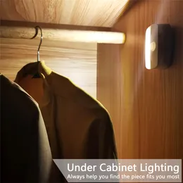 100pcs Motor LED Czujnik Nocny światło Bateria Bezprzewodowa lampka na ścienną szafkę szafkę kuchenną Sypialnia Schodowa oświetlenie