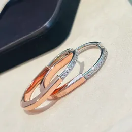 Luksusowe T Lock Hoop Kolczyki projektant marki Najwyższa jakość V Złote okrągłe krystaliczne krystaliczne kolczyki pętlowe dla kobiet z prezentem na imprezę pudełkową