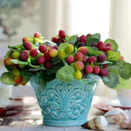 Dekorativa blommor Yomdid 9 huvuden Artificial Strawberry Fruit Christmas Berry Potted Plants Home Garden Wedding Balcony Ornament Po Props