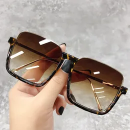 Güneş gözlükleri çerçeve 2023 sürücü seyahat büyük kare çerçeve lüks marka tasarım gradyan renkleri vintage güneş gözlükleri bayanlar