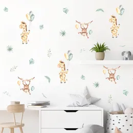 Cartoon Lion Giraffe Monkey Polka prickar Ballonger Akvarell Väggklistermärke Nureri avlägsnande av vinylväggdekor Mural Kids Room Decor