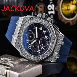 Orologio con quadrante scheletrato cassa in acciaio con castone diamantato Orologio da polso da uomo automatico con grande data Orologio cronometro con diamanti in gomma Orologi sportivi235b