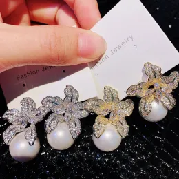 Fashion Sparkle Flower Stud Earrings for Women Luxury Designer Diamond Zirconia Pearl Earring Classic Chic Collection Jewelry