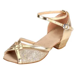 Sandaler Girls Princess Shoes Sequined Latin Dance Shoes Peep-Toe Sandaler Pumpar med 3 cm Heel Pearl Crystal Bling Kids Schoolteam Shoes 230605