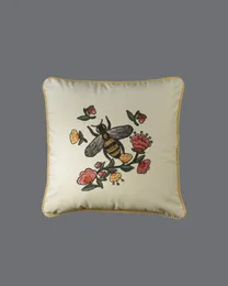 Luxury Honeybee Floral Throw Pillow Cushion Covers Case Baroque Style Highly Ornate Velvet Pillow Cover Family Gift