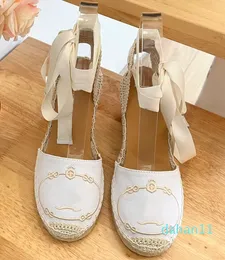 Leinen bestickte Espadrilles Wedges Sandalen mit Absatz Plateaupumps Absätze offene Damen-Luxusdesigner Lederlaufsohle Meer Sand Freizeitschuhe Fabrikfußbekleidung