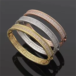 Clover -armband Personligt guldpläterat kvinnor Bangle Copper Silver Jewelry Woman Fashion Elegant Charm Bangles Designer Armband med diamant