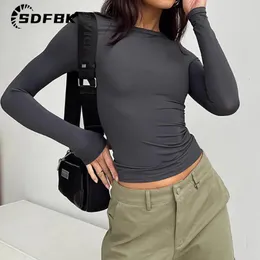 Koszulka damska długie rękaw Y2K Slim Fit Shirt Kobiety swobodny streetwear podstawowy tee moda przycięte topy o szyja seksowne chude solidne damki T koszule 230606