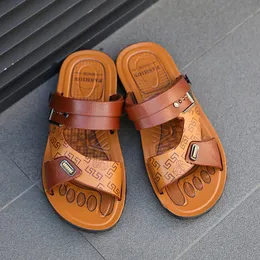 2023 Summer Beach Men's Sandals Brown Casual Flip Flops tofflor mode andas utomhuslägenheter skor chaussure zapatos hombre