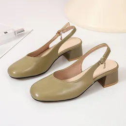 Sandaler Summer Solid Color Square Head Shallow Mouth Belt Buckle Stora Women Heel Bekväma S SKOR