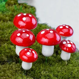 Decorazioni da giardino Miniature di mini funghi artificiali Statue da giardino fatato Pali Paesaggio Muschio Terrario Artigianato in resina Ornamento in vaso 230606
