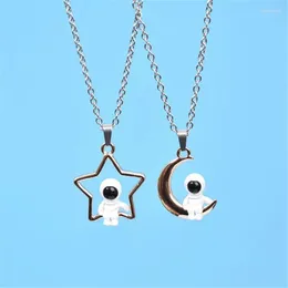 Anhänger Halsketten 2 stücke Paar Mode Einfache Astronaut Halskette Design Geometrische Charms Choker Schmuck Party Geschenke Für Frauen Mädchen