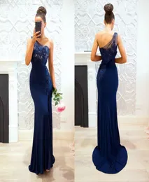 Navy Blue Mermaid Bridesmaid Dresses 2021 One Shoulder Appliques Beads Garden Country Wedding Guest Party Gowns Maid of Honor Dres2107296