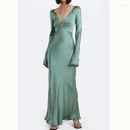 Casual Dresses 2023 SS Runway 2 Färg Lång klänning Kvinnor Fashion Elegant Sleeve Halter Deep V-Tie Slim Bag Hip Temperament Party