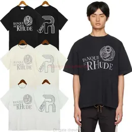 Designer modekläder tees tshirt rhude ny 2023 sommar badge brev tryck high street mode varumärke män kvinnor avslappnad lös kort ärm tshirt bomull streetw