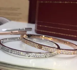 2023 modedesigner armband för män kvinnor full diamant guld bokstäver armband gåvor kvinnor lyxiga kärlek armband smycken aaa