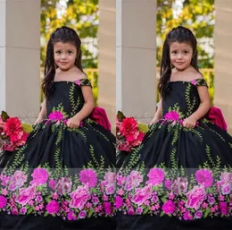 2022 Vintage Mexican Girls Pageant Dresses Floral Applique Off Shoulder Laceup Satin Flower Girl Dress For Wedding Quinceanera Mi3538280
