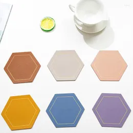 Tapetes de mesa 1 pçs Candy Color PU Couro Coasters Decoração Almofada à prova d'água antiderrapante Isolamento térmico Chá Chá Chá Tapete Utensílios de Cozinha