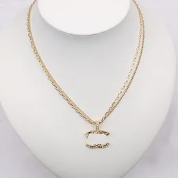 19 -й роскошный дизайнер двойной буквы подвесной ожерелья 18K Золото покрыта Crysatl Pearl Athestone Sweater Ожерелье для женщин Свадебная вечеринка ювелирные аксессуары C2