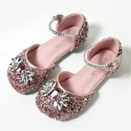 2023 Frühjahr und Sommer neue Mädchen Strass Prinzessin Schuhe Kinder kleine Lederschuhe Mädchen Baby Baotou Sandalen mit weichen Sohlen