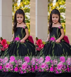 2022 Vintage Mexican Girls Pageant Dresses Floral Applique Off Shoulder Laceup Satin Flower Girl Dress For Wedding Quinceanera Mi3557557