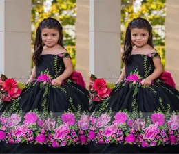 2022 Vintage Mexican Girls Pageant Dresses Floral Applique Off Shoulder Laceup Satin Flower Girl Dress For Wedding Quinceanera Mi4158354
