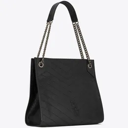 Large capacity handbag made of genuine leather material, metal chain, women's work bag, shopping bag, leisure travel bag, black