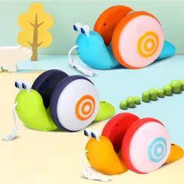 Novel Games ZK30 Pull String Cartoon Snail Car Toy Baby Lär dig att krypa och dra leksak med ljus och musik Tidiga utbildningsleksaker för barn 230606