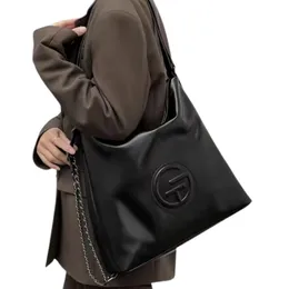 Europe Tote Bag Women's Large Capacity Shoulder Bag Spring or Summer Fashion Advanced Commuter Backpack Chain Handbag 333012