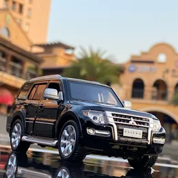 Diecast Model 1 32 PAJERO SUV Lega di auto giocattolo Veicolo Collezione di metalli Simulazione di suoni e luci Regalo per bambini 230605