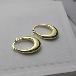 Nuovi orecchini a forma di luna Stile femminile Ottone liscio Orecchini di perle placcati oro Gioielli di lusso E3004