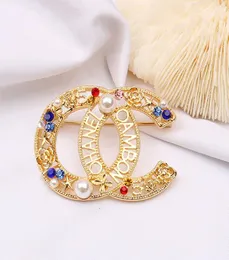 Korean Small Sweet Wind Luxurys Designers Brooch Women Pearl Rhinestone C Letters Brooches Suit Pin Fashion Jewelry Clothing Decor6049366