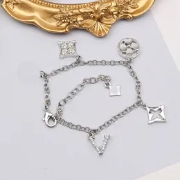 mit Box Tennisschraube Designer Schmuck Damen Armreif Klassisch Titan Stahllegierung Handwerk Gold/Buchstabe/Rose Allergisches Großhandelsarmband L1