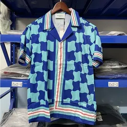 Farbverlaufsblaue Sommer-Anzug-Hemden, hochwertige, atmungsaktive Mode-Taschen-Herrenhemden