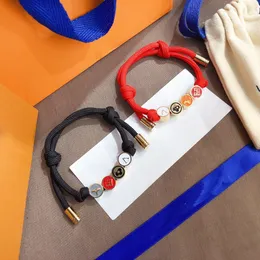 Nuovi braccialetti stile Bracciale donna Designer Lettera Gioielli Nero Rosso Corda tessuta fatta a mano Placcato oro 18 carati Bracciale in acciaio inossidabile Polsino Accessori moda gioielli